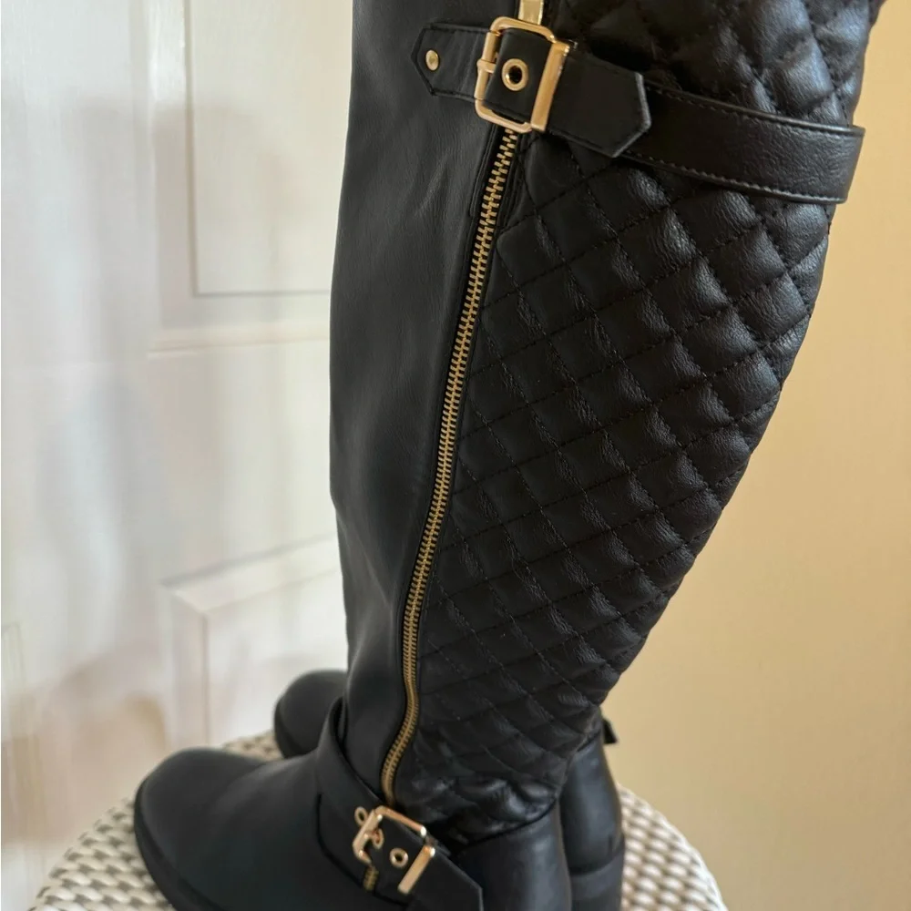 Comfortable classic black boot with gold hardware sz 7.5 - Picture 7 of 16